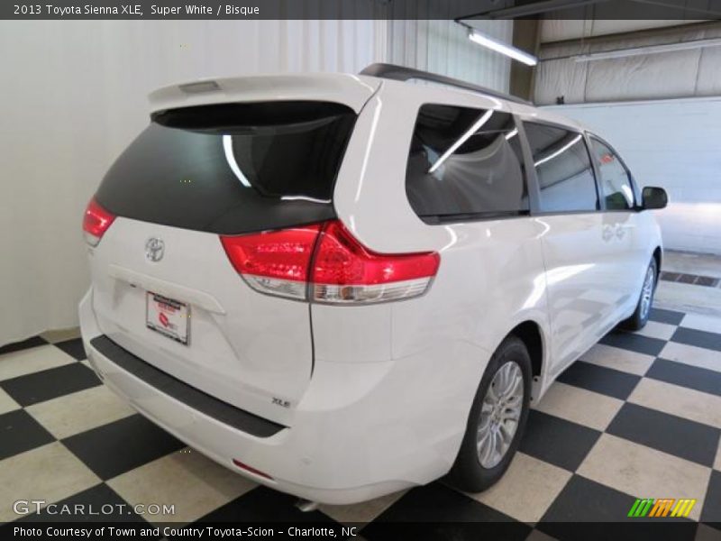 Super White / Bisque 2013 Toyota Sienna XLE