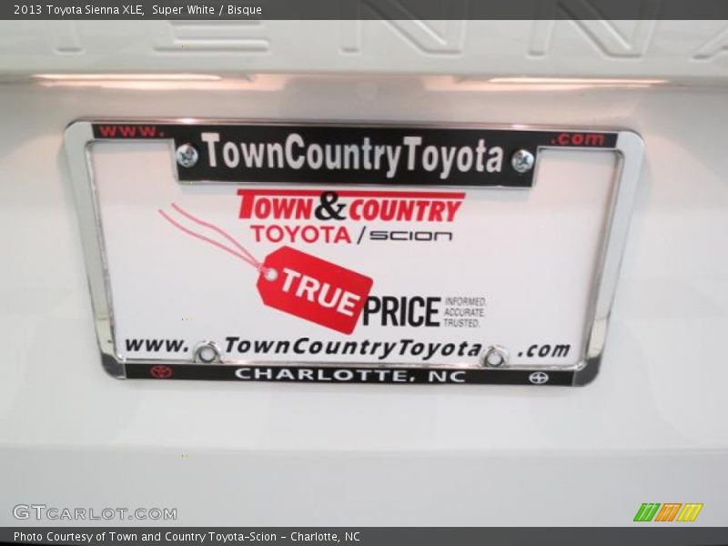 Super White / Bisque 2013 Toyota Sienna XLE