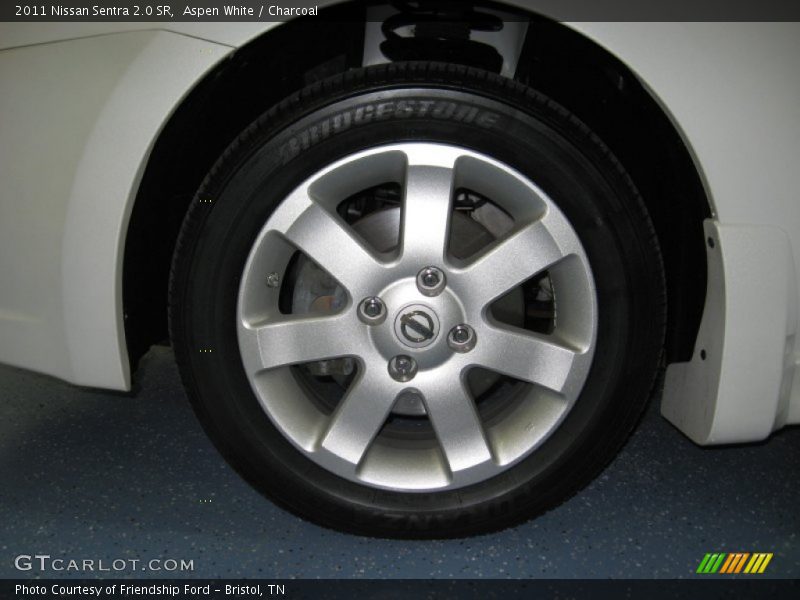 Aspen White / Charcoal 2011 Nissan Sentra 2.0 SR