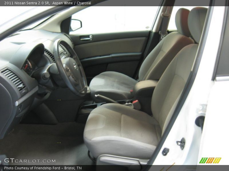 Aspen White / Charcoal 2011 Nissan Sentra 2.0 SR