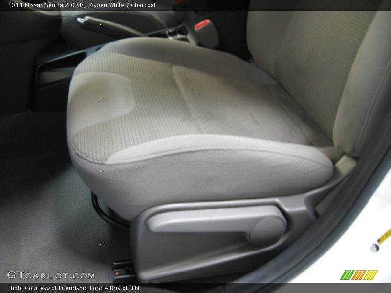 Aspen White / Charcoal 2011 Nissan Sentra 2.0 SR