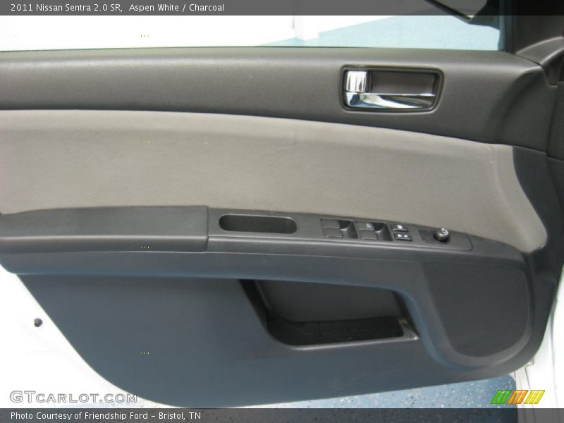 Aspen White / Charcoal 2011 Nissan Sentra 2.0 SR