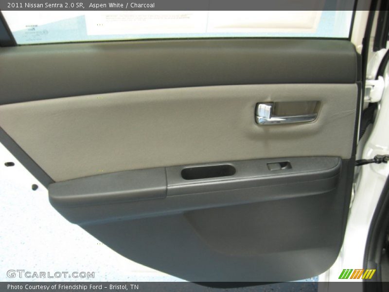 Aspen White / Charcoal 2011 Nissan Sentra 2.0 SR