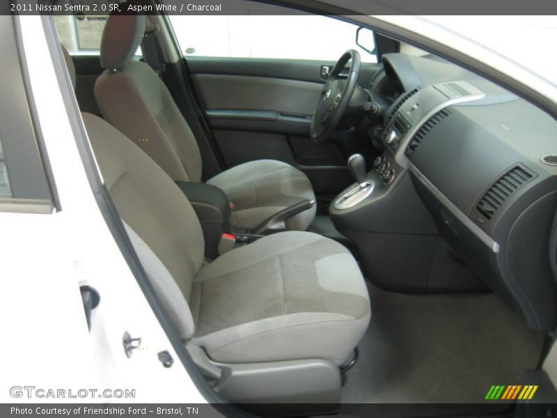 Aspen White / Charcoal 2011 Nissan Sentra 2.0 SR
