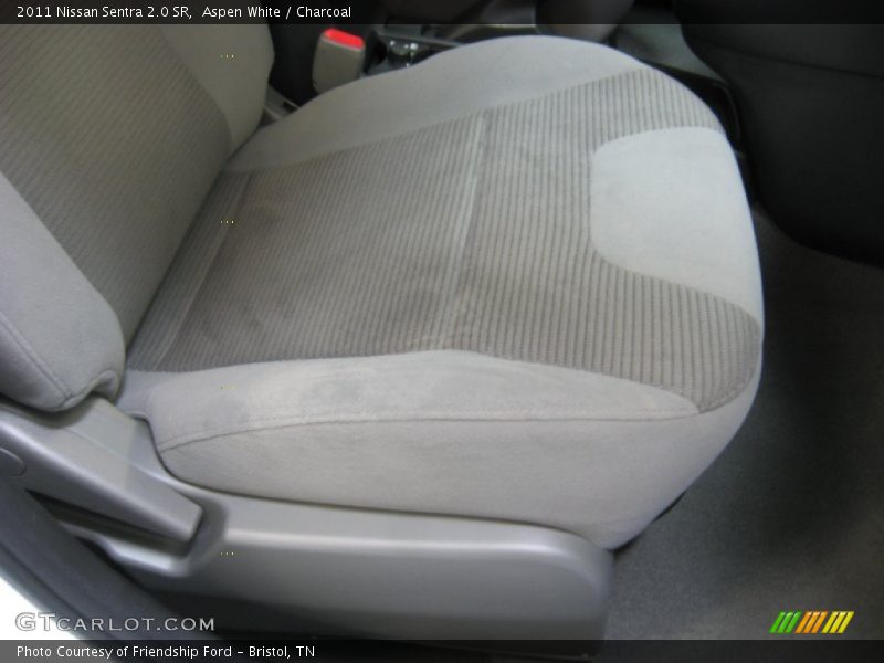 Aspen White / Charcoal 2011 Nissan Sentra 2.0 SR