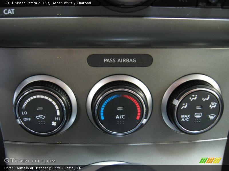 Aspen White / Charcoal 2011 Nissan Sentra 2.0 SR