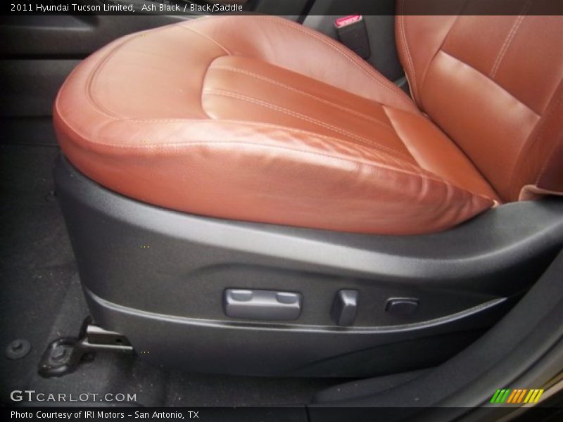 Front Seat of 2011 Tucson Limited