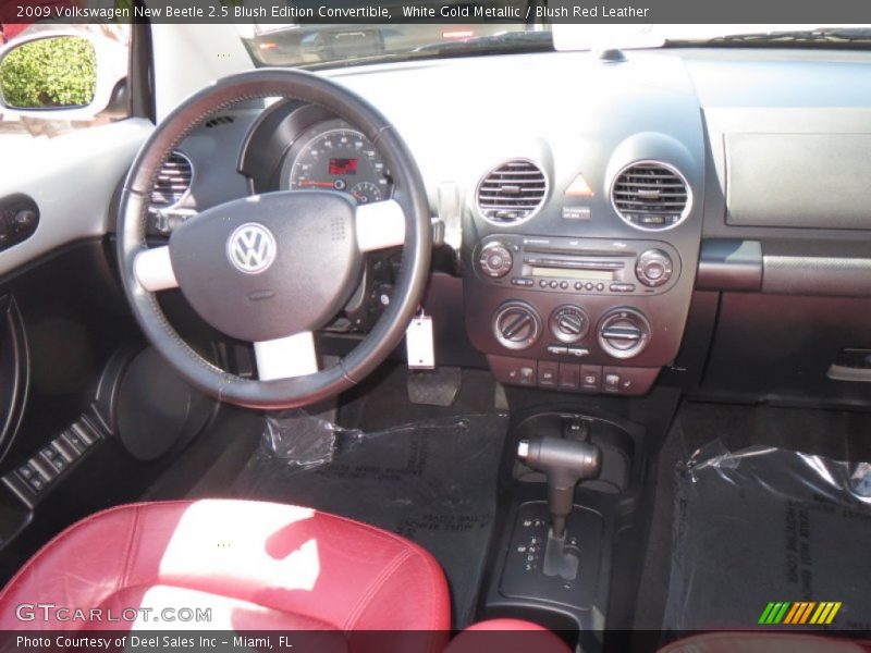 Dashboard of 2009 New Beetle 2.5 Blush Edition Convertible
