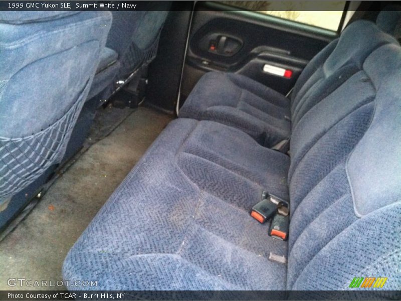 Summit White / Navy 1999 GMC Yukon SLE