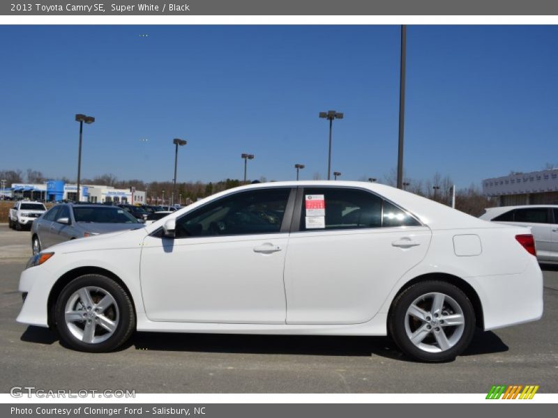 Super White / Black 2013 Toyota Camry SE