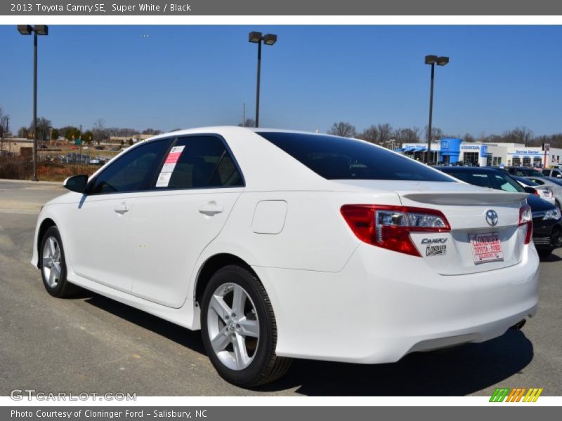 Super White / Black 2013 Toyota Camry SE