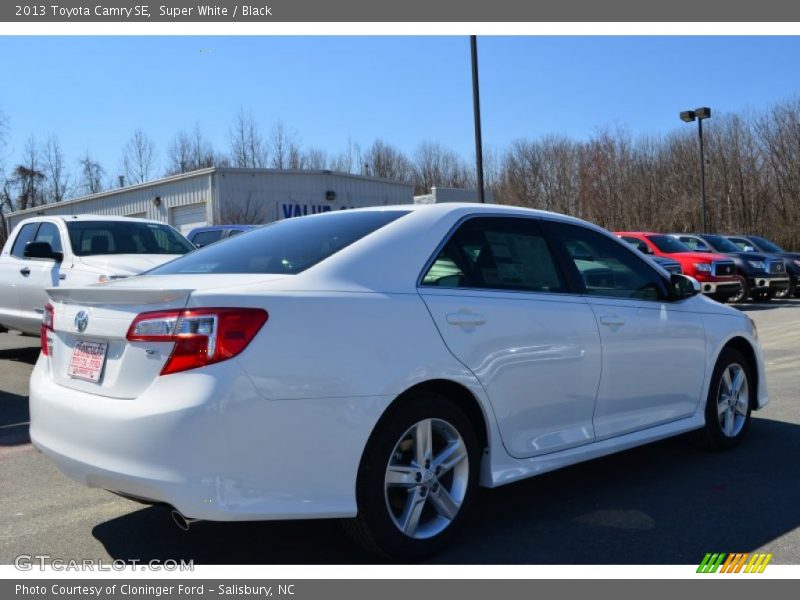 Super White / Black 2013 Toyota Camry SE