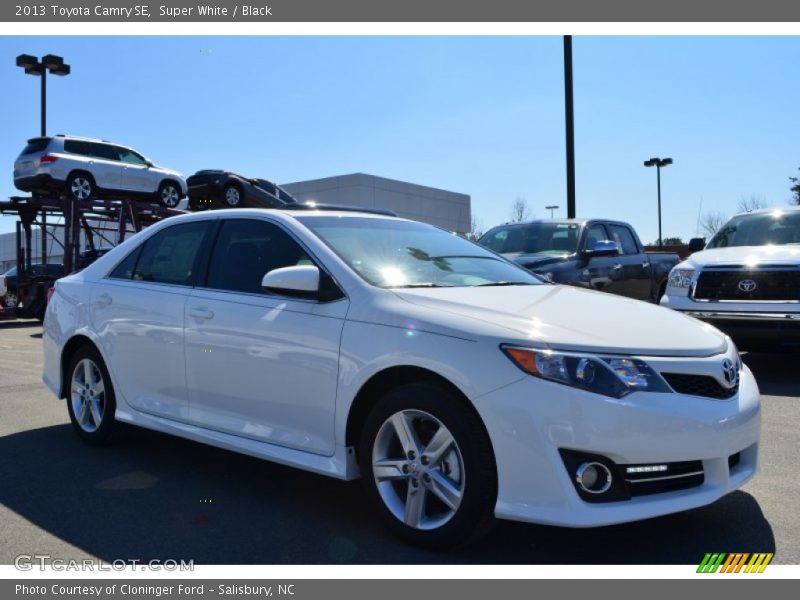Super White / Black 2013 Toyota Camry SE