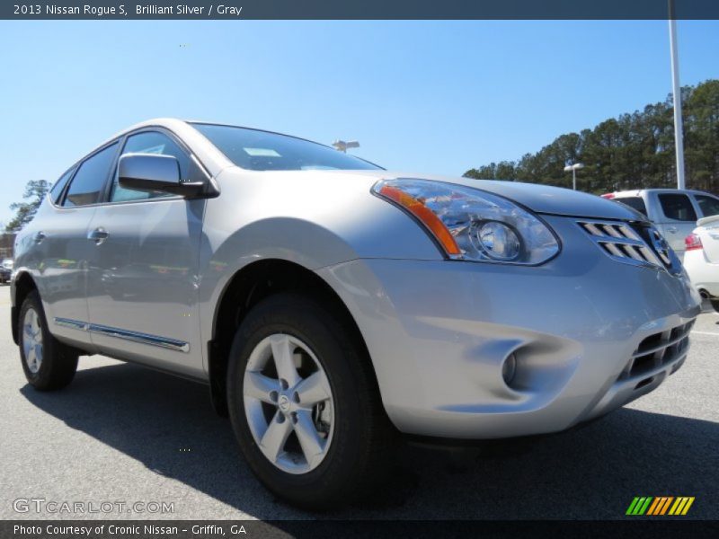 Front 3/4 View of 2013 Rogue S