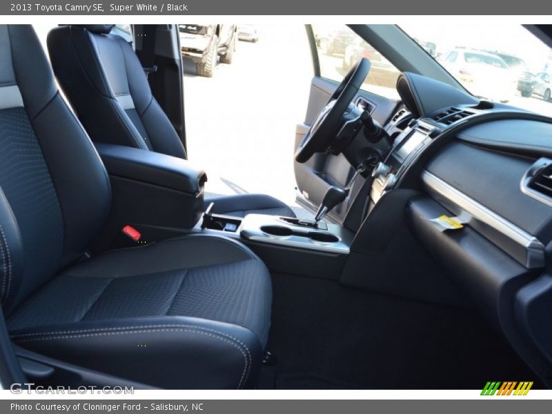 Super White / Black 2013 Toyota Camry SE