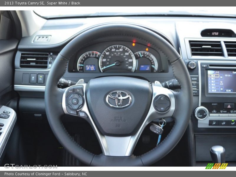 Super White / Black 2013 Toyota Camry SE