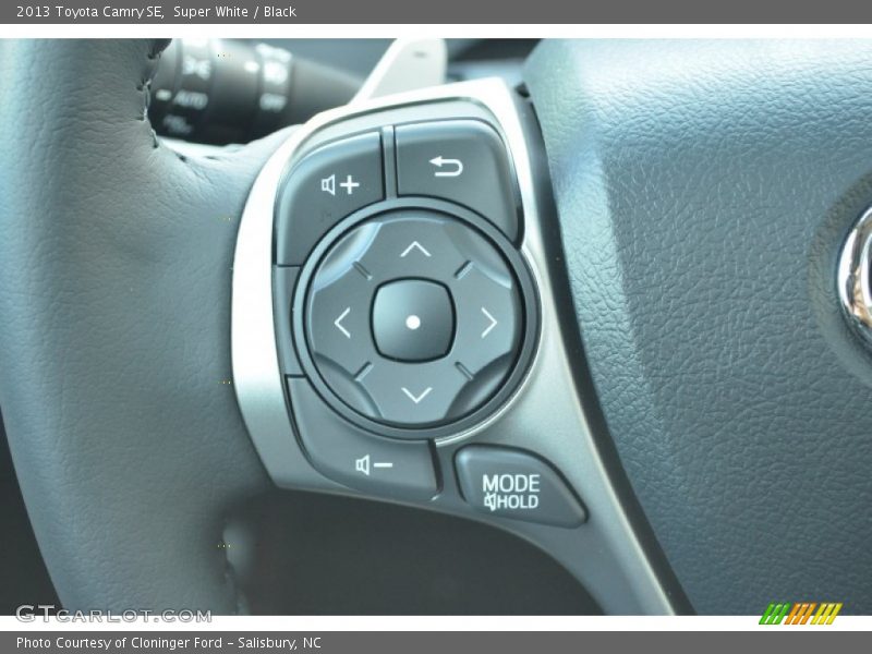Super White / Black 2013 Toyota Camry SE