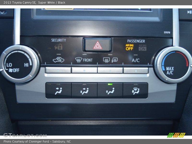 Super White / Black 2013 Toyota Camry SE