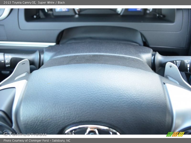 Super White / Black 2013 Toyota Camry SE