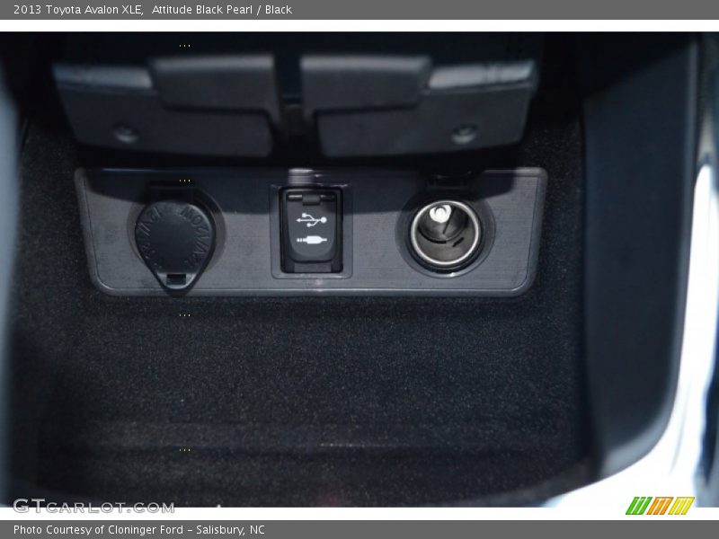 Attitude Black Pearl / Black 2013 Toyota Avalon XLE