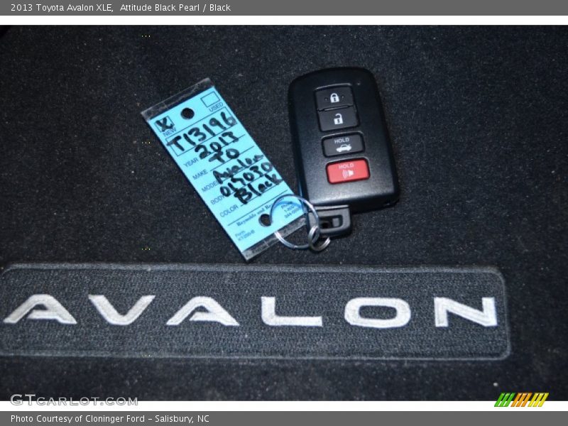 Attitude Black Pearl / Black 2013 Toyota Avalon XLE