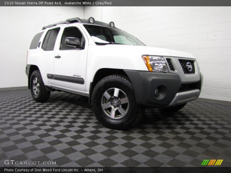 Front 3/4 View of 2010 Xterra Off Road 4x4