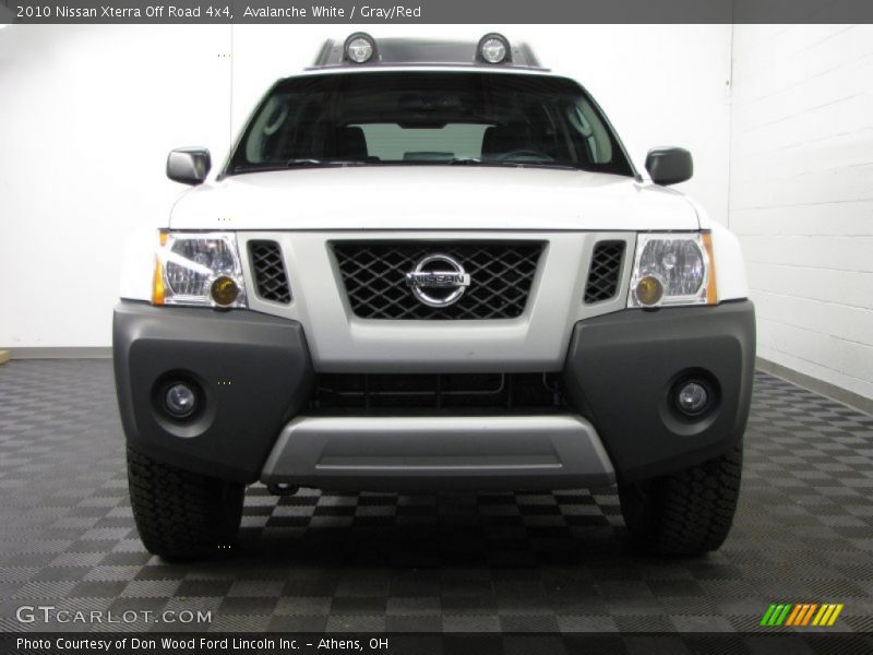 Avalanche White / Gray/Red 2010 Nissan Xterra Off Road 4x4