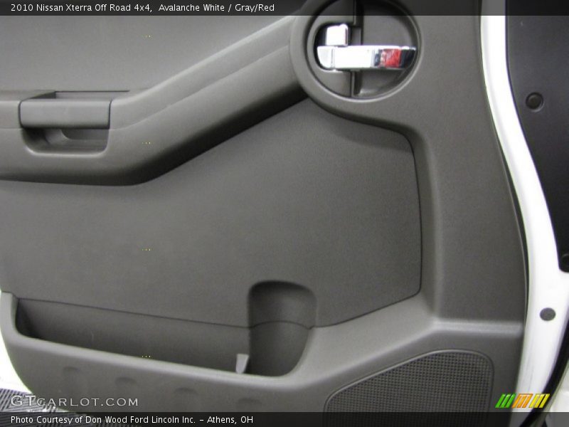 Avalanche White / Gray/Red 2010 Nissan Xterra Off Road 4x4