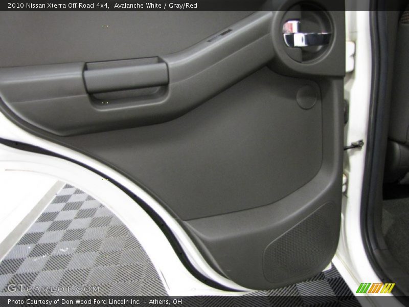 Avalanche White / Gray/Red 2010 Nissan Xterra Off Road 4x4