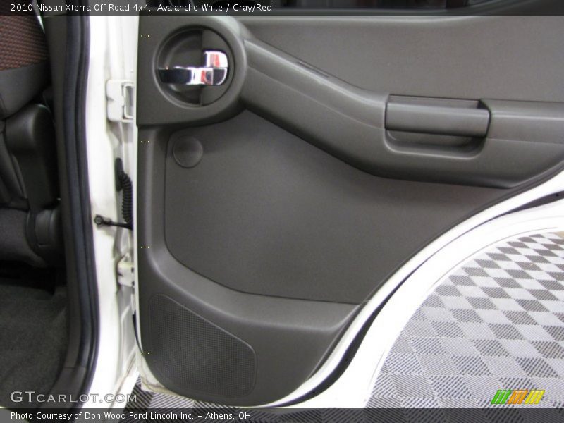 Avalanche White / Gray/Red 2010 Nissan Xterra Off Road 4x4