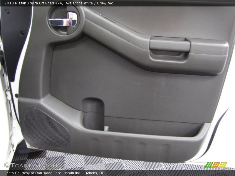 Avalanche White / Gray/Red 2010 Nissan Xterra Off Road 4x4