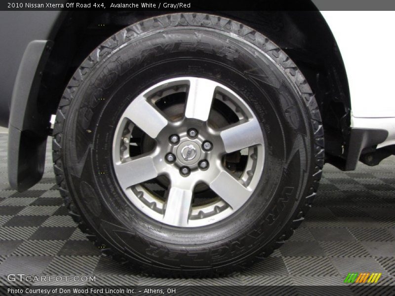 Avalanche White / Gray/Red 2010 Nissan Xterra Off Road 4x4