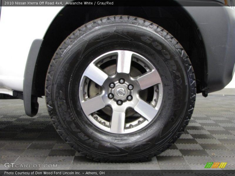 Avalanche White / Gray/Red 2010 Nissan Xterra Off Road 4x4