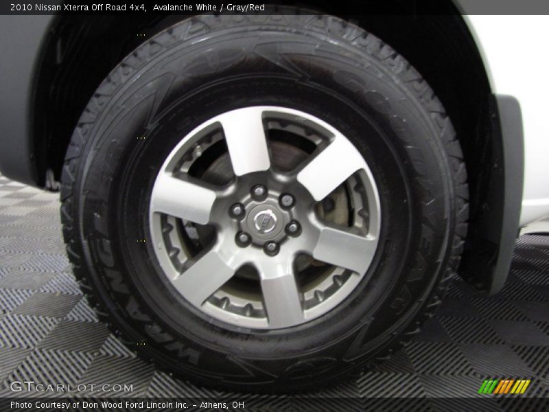 Avalanche White / Gray/Red 2010 Nissan Xterra Off Road 4x4