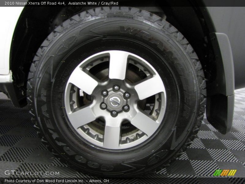 Avalanche White / Gray/Red 2010 Nissan Xterra Off Road 4x4