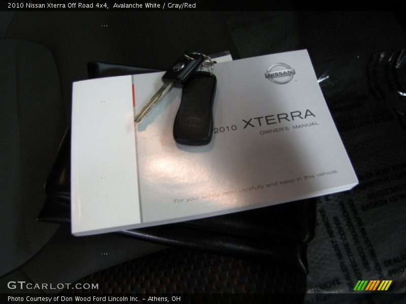 Avalanche White / Gray/Red 2010 Nissan Xterra Off Road 4x4
