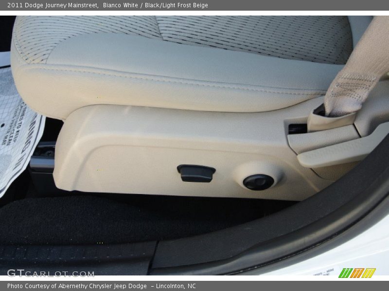 Bianco White / Black/Light Frost Beige 2011 Dodge Journey Mainstreet