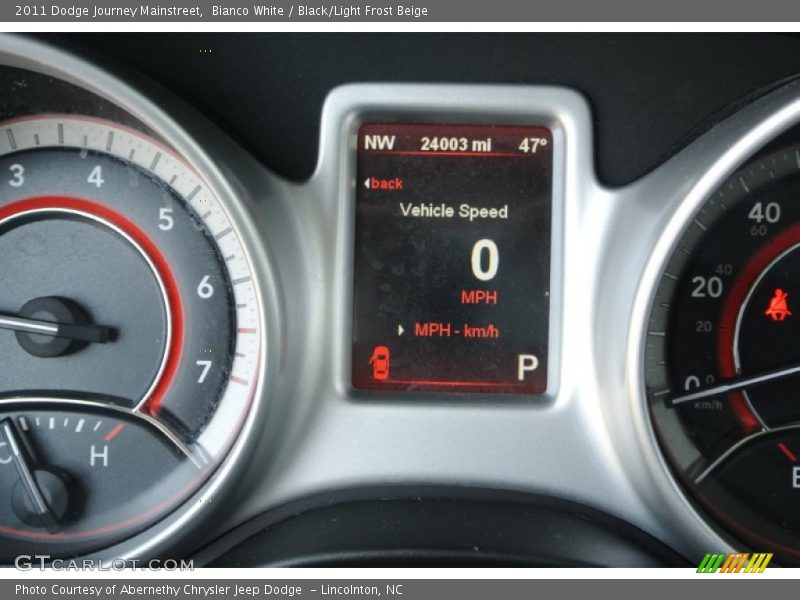 Bianco White / Black/Light Frost Beige 2011 Dodge Journey Mainstreet