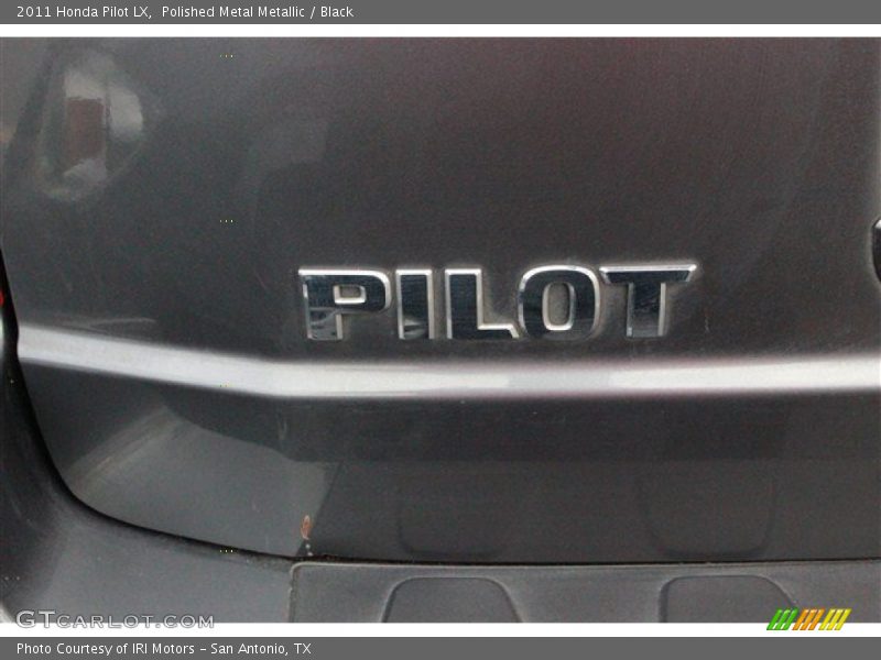 Polished Metal Metallic / Black 2011 Honda Pilot LX