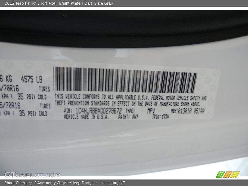 Bright White / Dark Slate Gray 2013 Jeep Patriot Sport 4x4