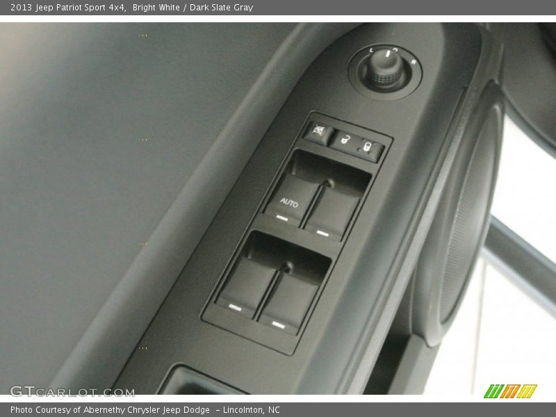 Bright White / Dark Slate Gray 2013 Jeep Patriot Sport 4x4