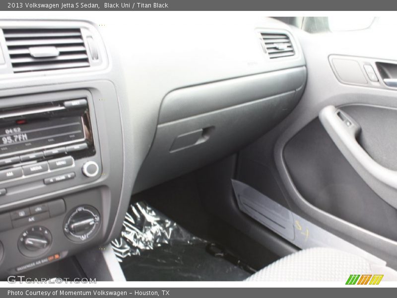Black Uni / Titan Black 2013 Volkswagen Jetta S Sedan