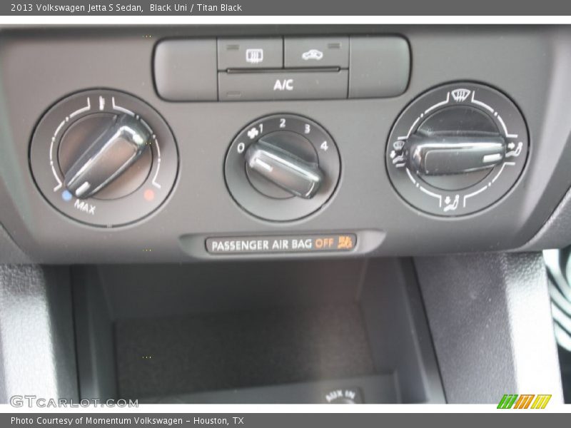 Black Uni / Titan Black 2013 Volkswagen Jetta S Sedan