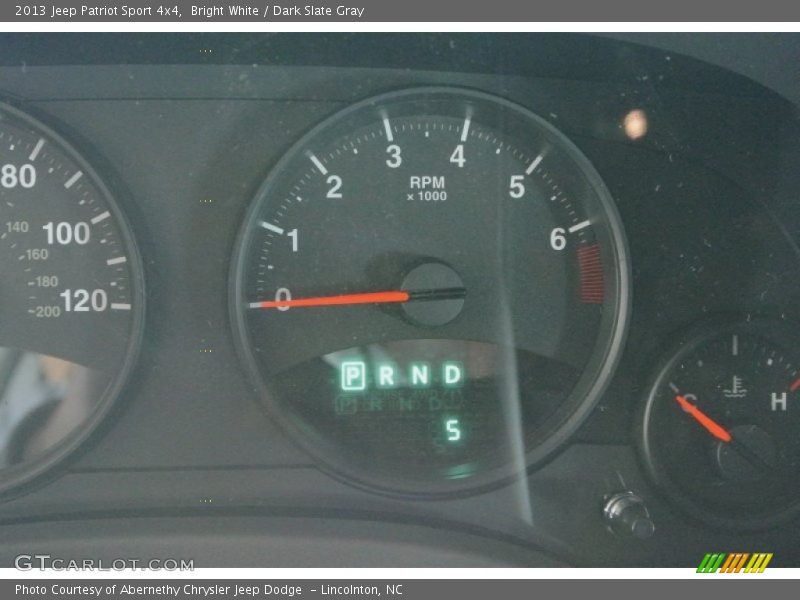 Bright White / Dark Slate Gray 2013 Jeep Patriot Sport 4x4