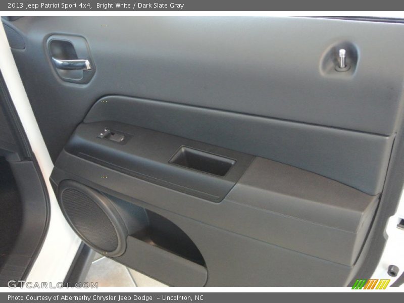 Bright White / Dark Slate Gray 2013 Jeep Patriot Sport 4x4