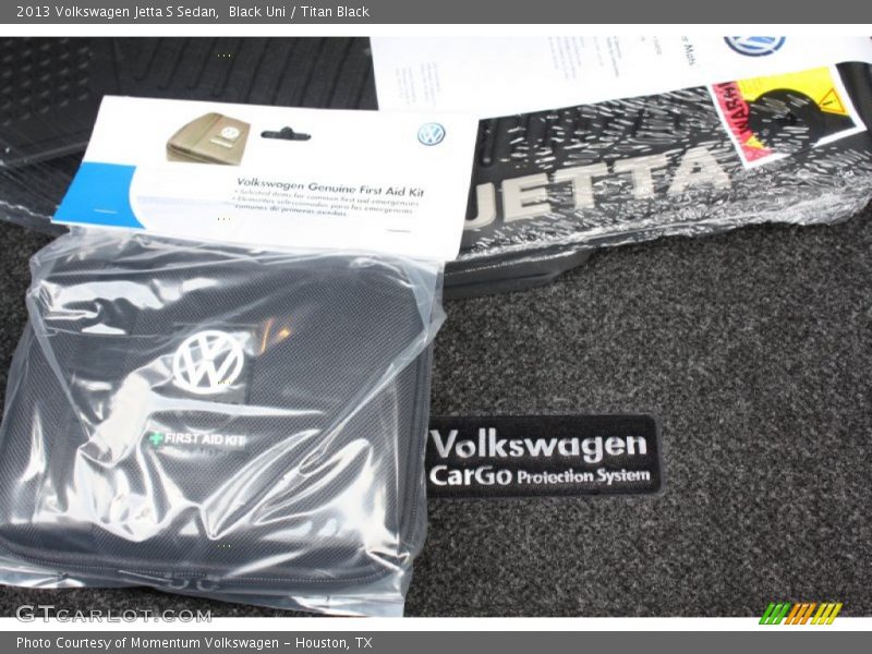 Black Uni / Titan Black 2013 Volkswagen Jetta S Sedan