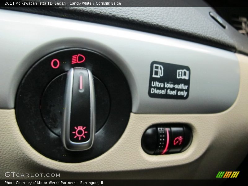 Candy White / Cornsilk Beige 2011 Volkswagen Jetta TDI Sedan