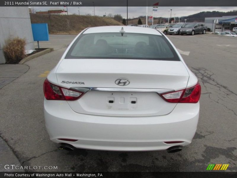Pearl White / Black 2011 Hyundai Sonata SE