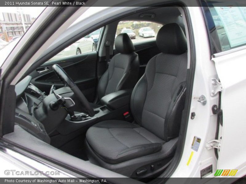 Pearl White / Black 2011 Hyundai Sonata SE