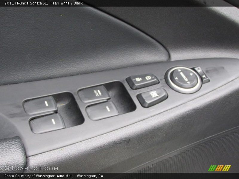 Pearl White / Black 2011 Hyundai Sonata SE